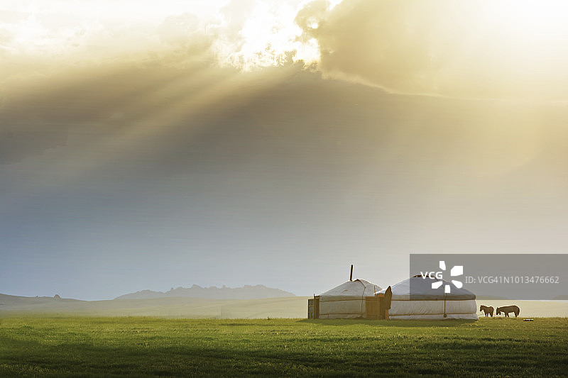 蒙古日落时分风光图片素材