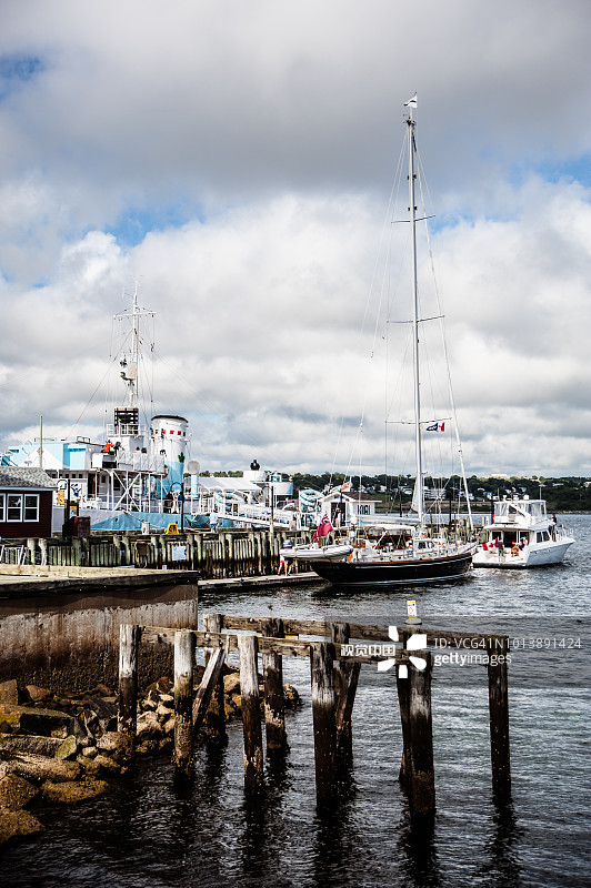 哈利法克斯港和HMCS萨克维尔号图片素材