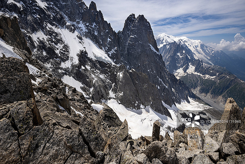 法国霞慕尼-阿尔让蒂耶尔地区德鲁峰和勃朗峰景观图片素材