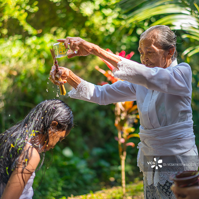 巴厘岛的祭祀祈福活动图片素材