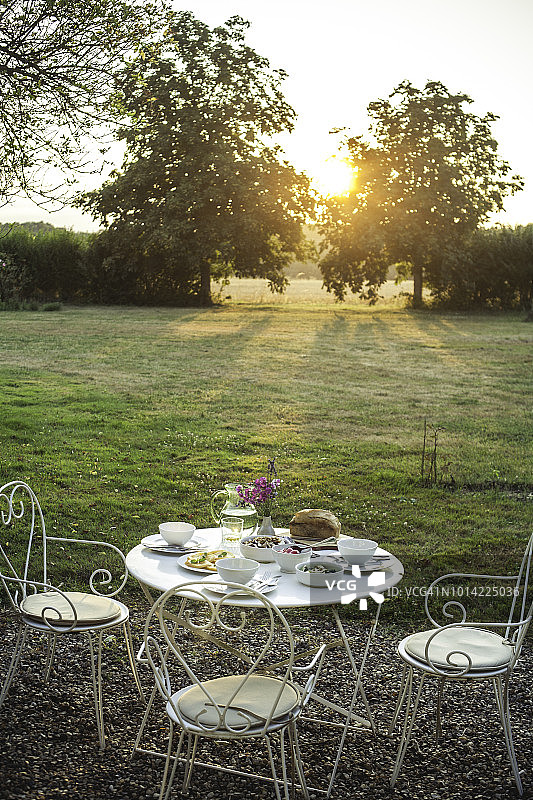 卢瓦尔河谷的日落晚餐图片素材