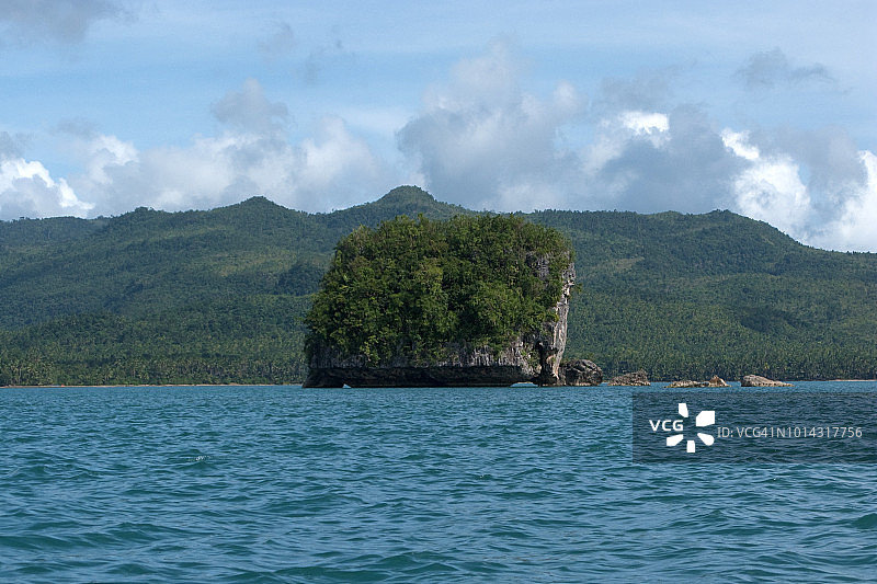 菲律宾莱特湾圣佩德罗湾的马拉布特海岸线图片素材