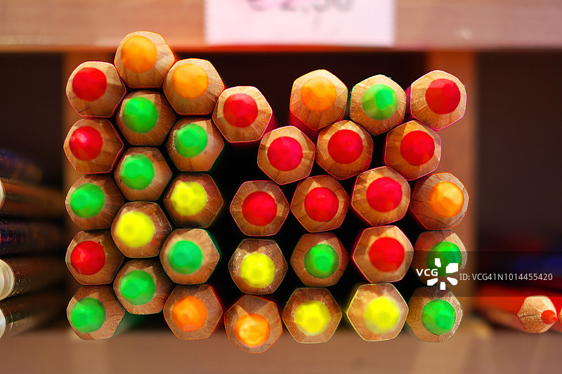 多色铅笔俯视图图片素材