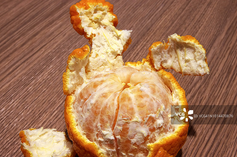 部分剥皮的凸顶柑（柑橘），也称为相扑橘图片素材