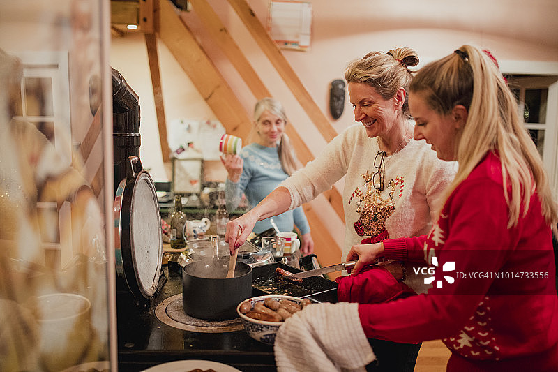准备圣诞早餐图片素材