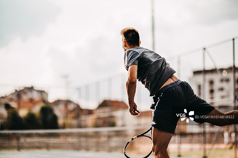 网球发球图片素材