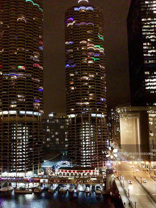 芝加哥州街夜景航拍图片素材