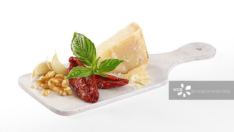 晒干的番茄和香蒜酱配料图片素材