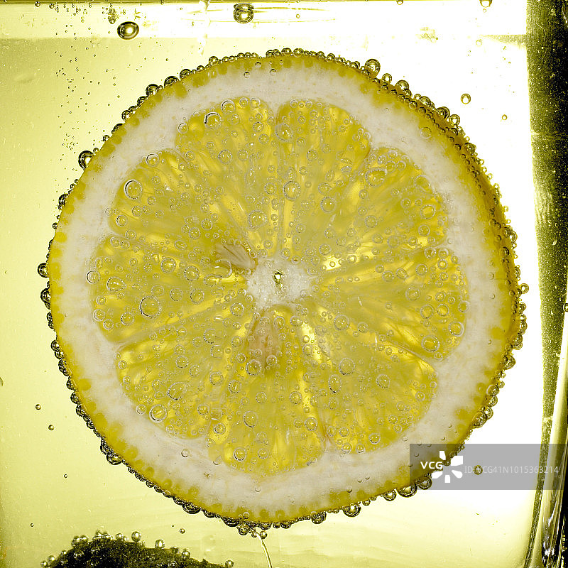 柠檬片气泡特写静物图片素材