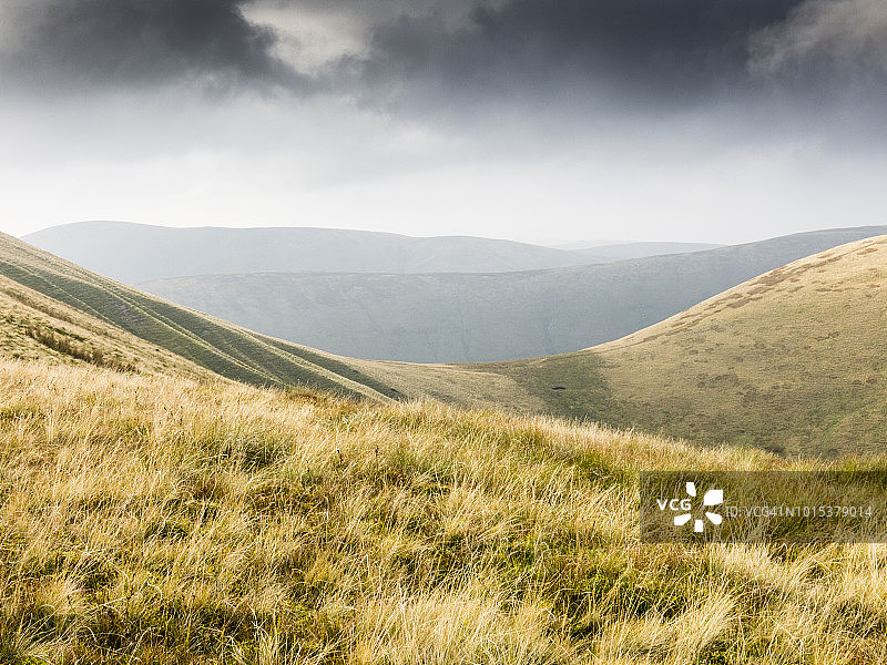在英国约克郡谷地国家公园豪吉尔丘陵的兰迪吉尔山顶附近拍摄的景色图片素材