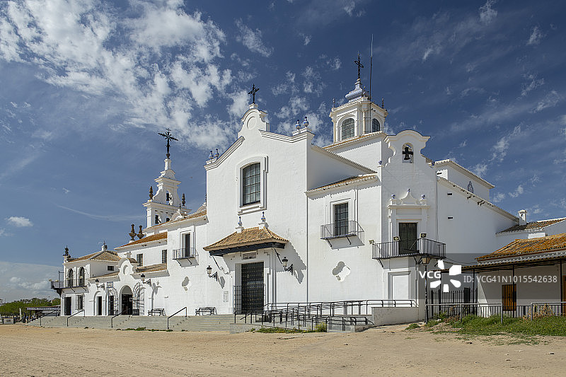 西班牙韦尔瓦省阿尔蒙特的罗西奥隐修院图片素材