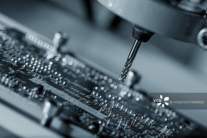 数控铣床上使用的切割工具图片素材