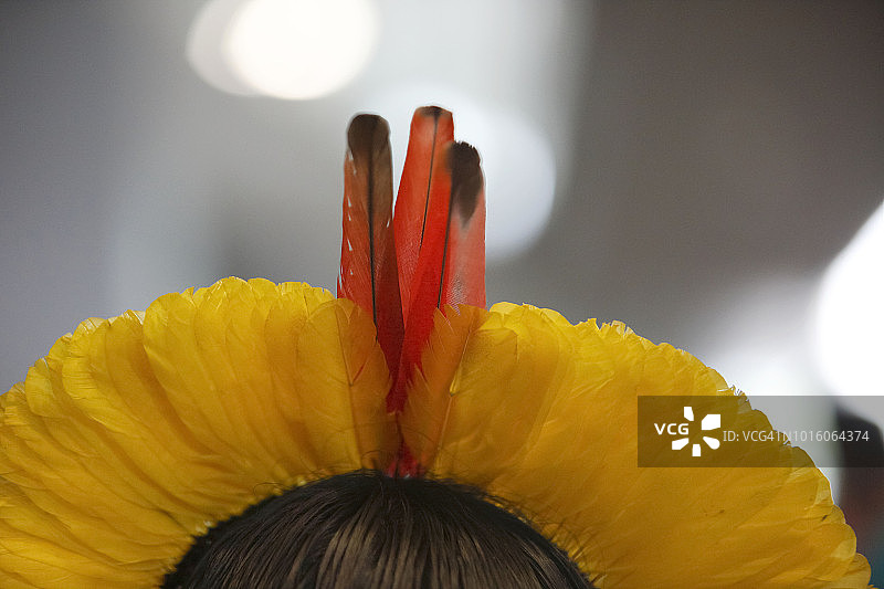 巴西帕拉州卡雅波族印第安人的头饰图片素材