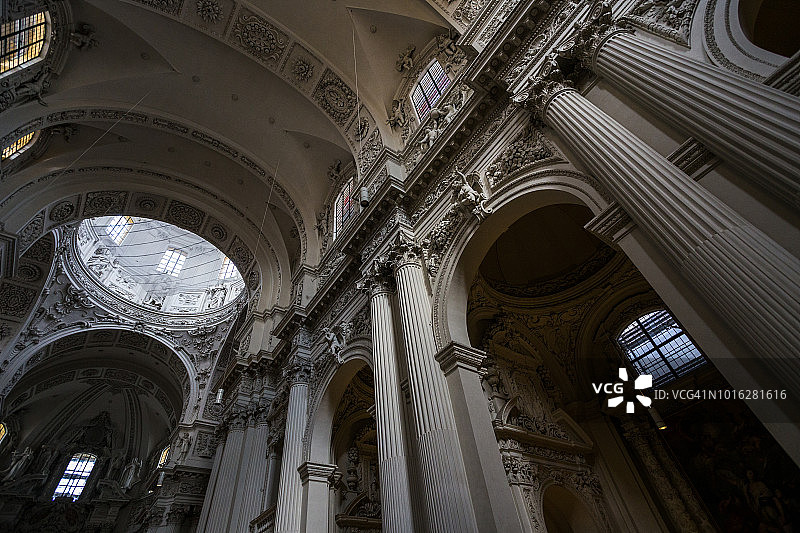 德国慕尼黑铁阿提纳教堂内部图片素材