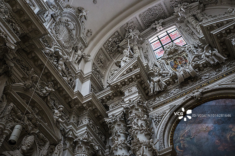 德国慕尼黑铁阿提纳教堂内部图片素材