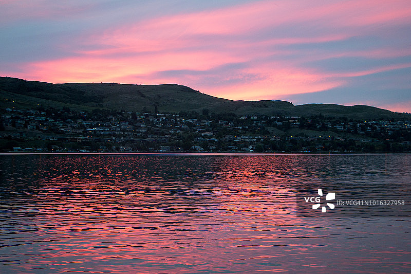 不列颠哥伦比亚省科尔德斯特里姆卡拉马尔卡湖日落图片素材