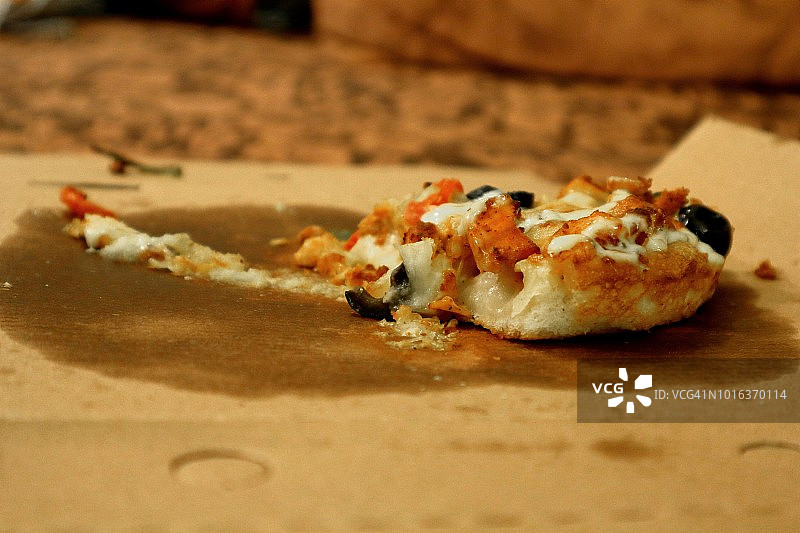 披萨盒里最后一片披萨图片素材