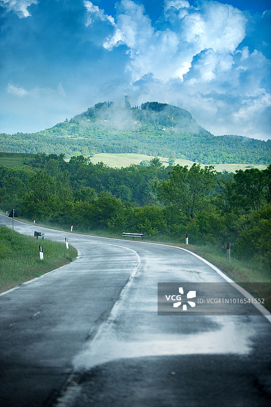托斯卡纳乡村的开放式乡村道路图片素材
