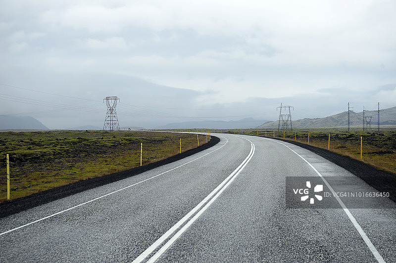 通往冰岛西南部Hellisheidi发电站的路图片素材