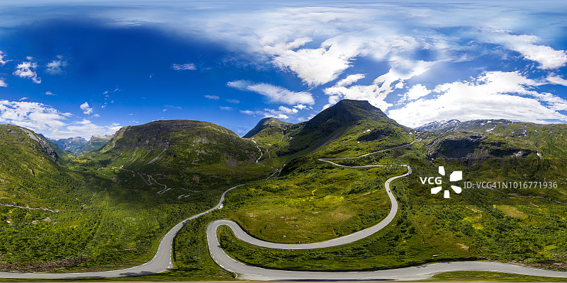 挪威盖朗厄尔峡湾附近山谷的360度航拍景观图片素材