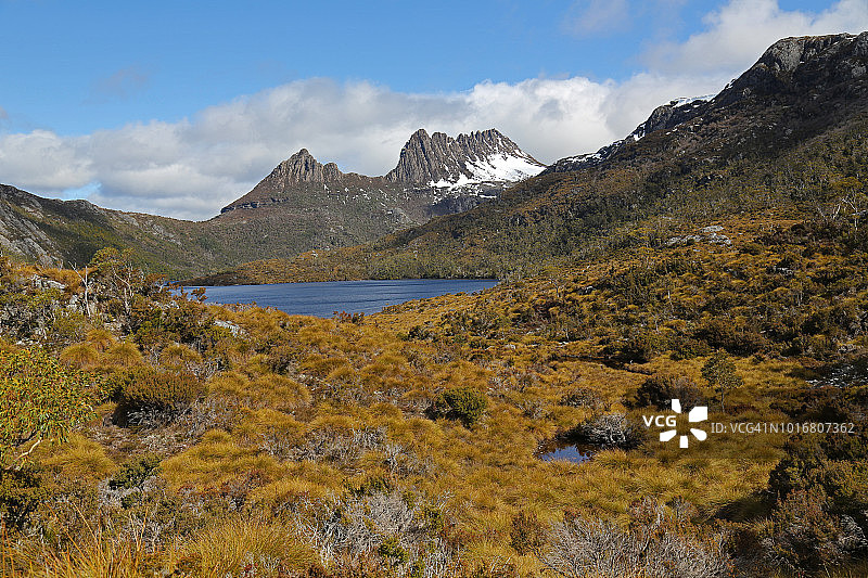 塔斯马尼亚州，春天有雪的多芙湖和摇篮山图片素材