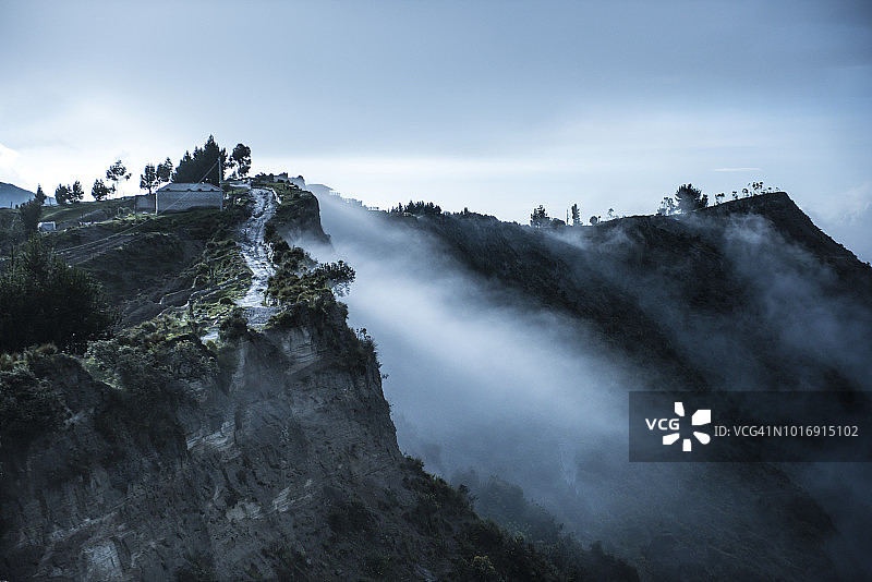 厄瓜多尔基洛托阿火山的雾蒙蒙的下午图片素材