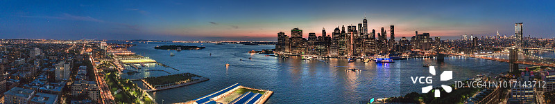布鲁克林高地俯瞰曼哈顿市中心日落美景图片素材