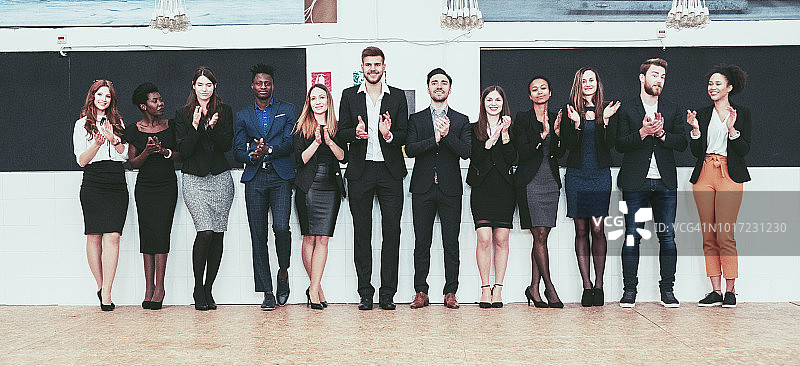 鼓掌的商务人士图片素材