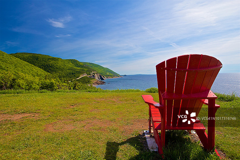俯瞰大西洋的马斯科卡/阿迪朗达克椅图片素材