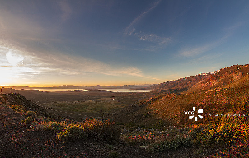 远眺莫诺湖图片素材