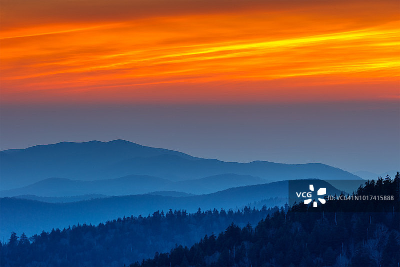 大雾山国家公园暮光日落时分的连绵群山图片素材