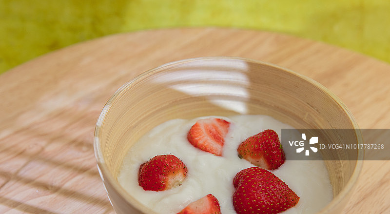 草莓酸奶图片素材
