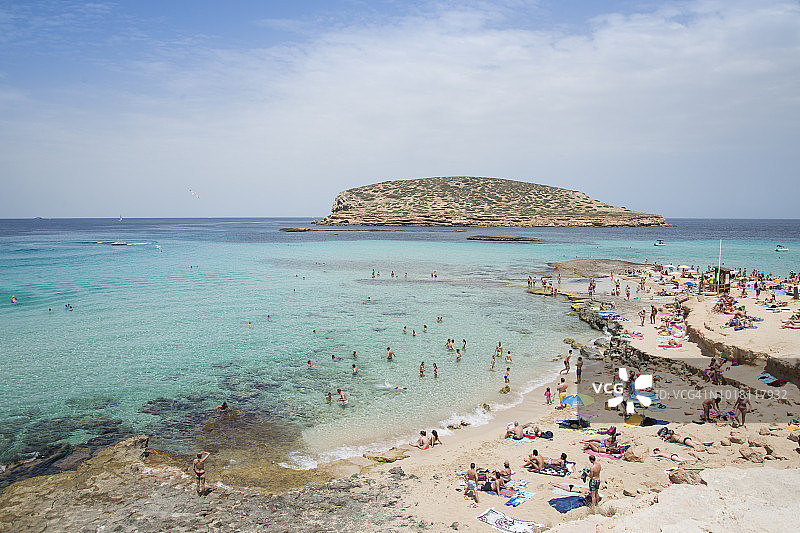 西班牙伊维萨岛Cala Compte的广角景观图片素材