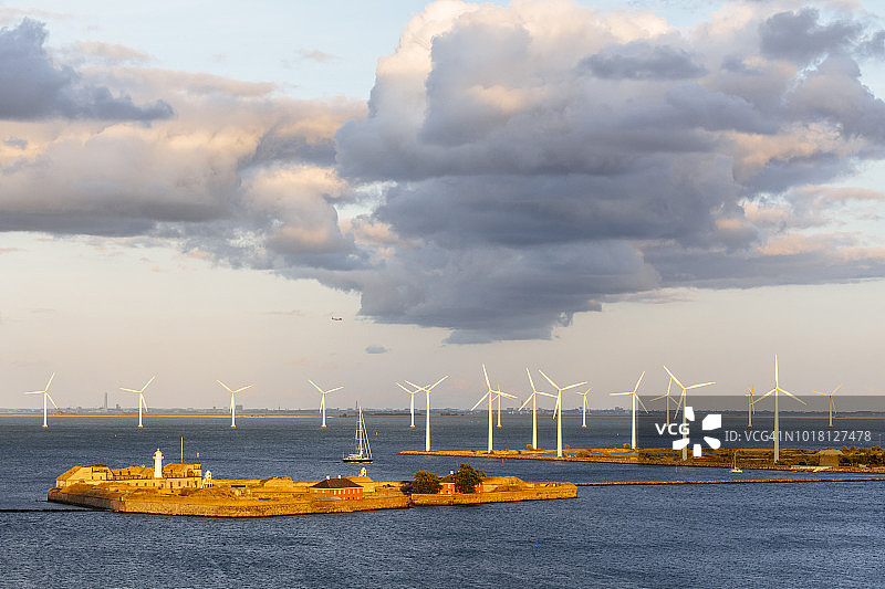 米德尔格伦是厄勒海峡的海上风电场图片素材