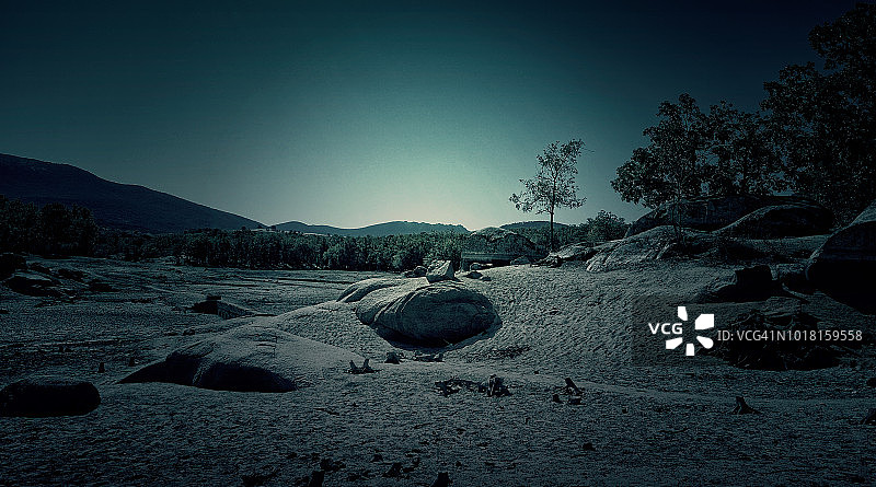 黑暗荒原图片素材