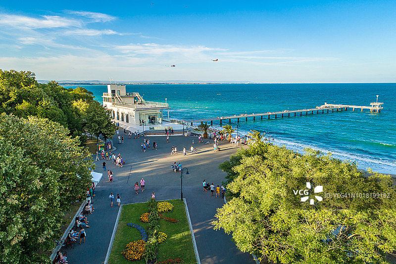从空中俯瞰保加利亚布尔加斯海滨花园图片素材