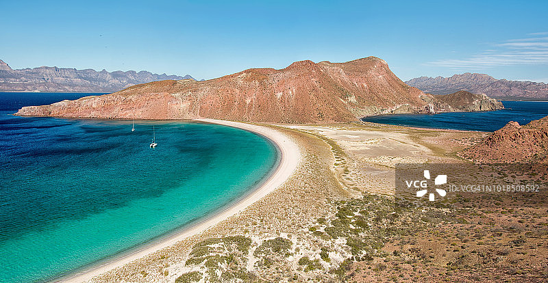 科尔特斯海与太平洋山丘全景图片素材