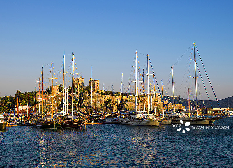 土耳其穆拉省博德鲁姆湾与港口图片素材