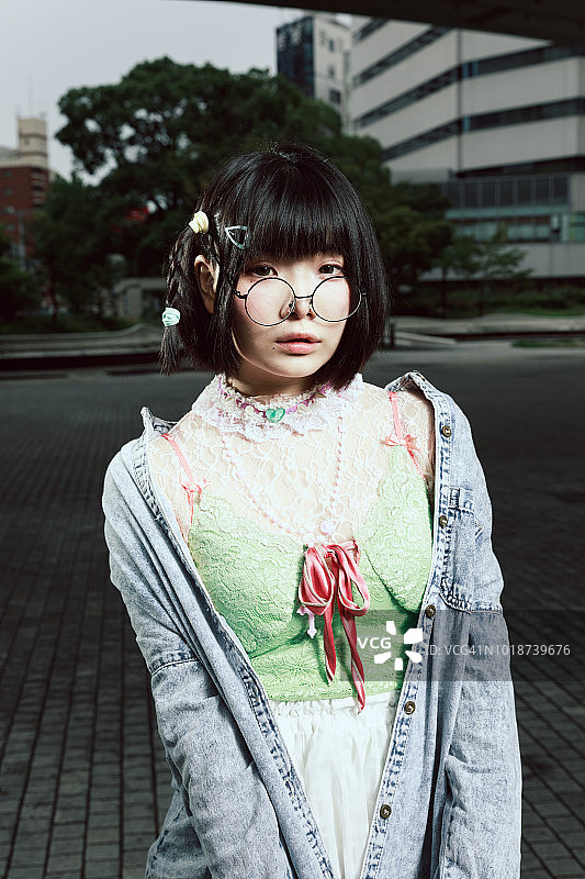 文艺复兴风格的亚洲女性肖像图片素材