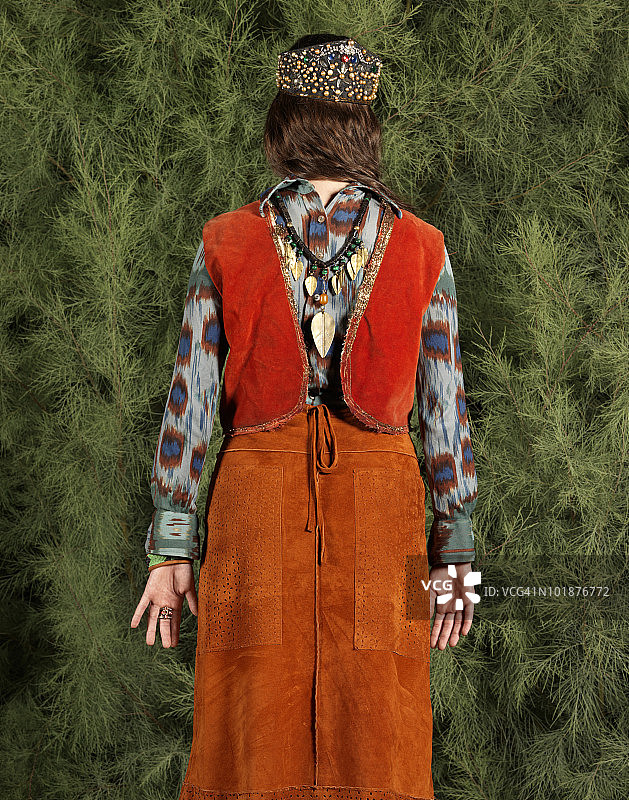 衣服反穿的女人图片素材