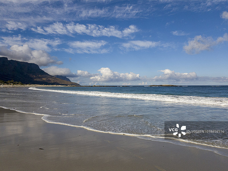 坎普斯湾海滩冲浪图片素材