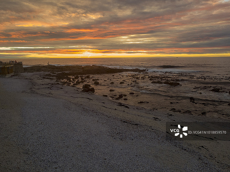 日落时的海角海滩图片素材
