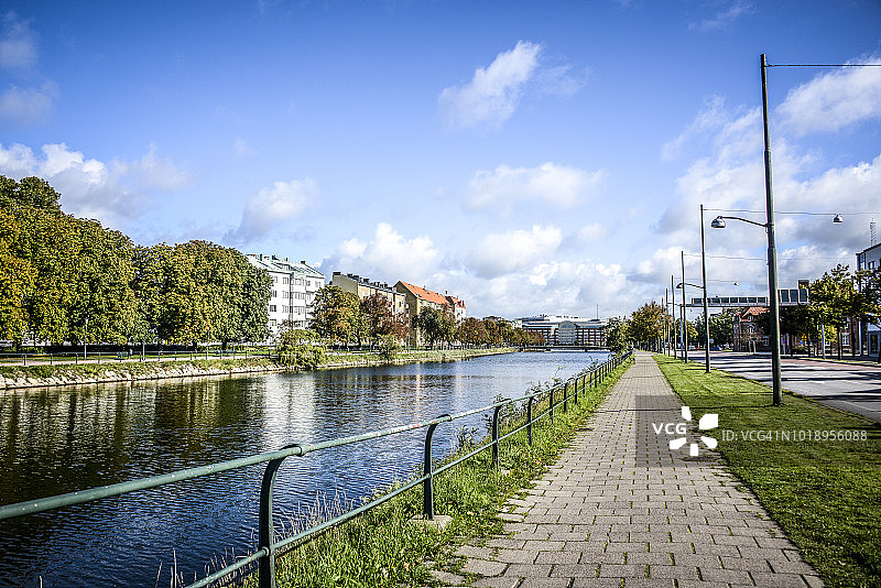 瑞典马尔默市中心的美丽河流图片素材