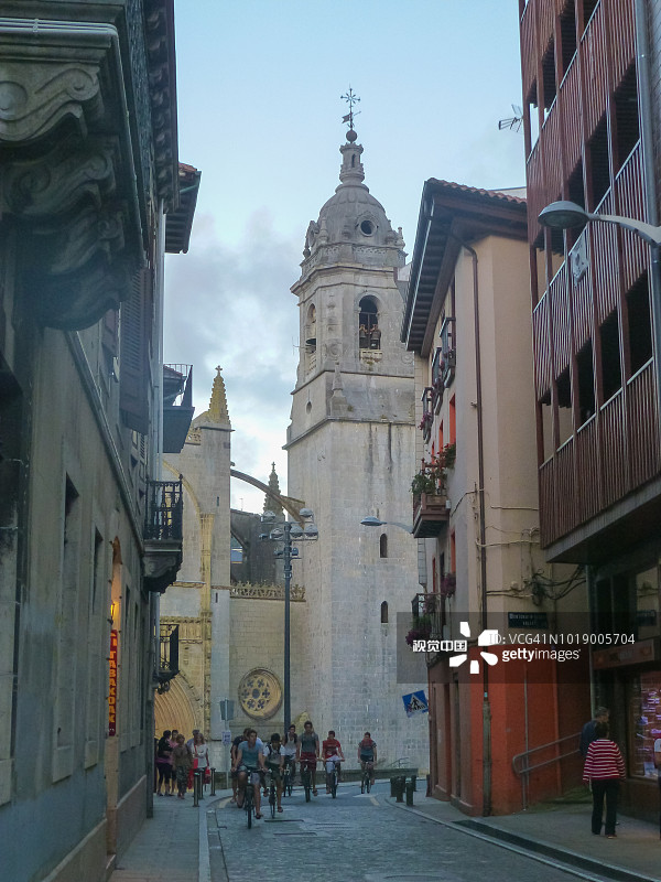 西班牙巴斯克地区维兹卡亚莱凯蒂奥村庄街道图片素材