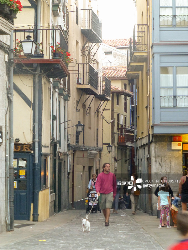 西班牙巴斯克地区维兹卡亚莱凯蒂奥村庄街道图片素材