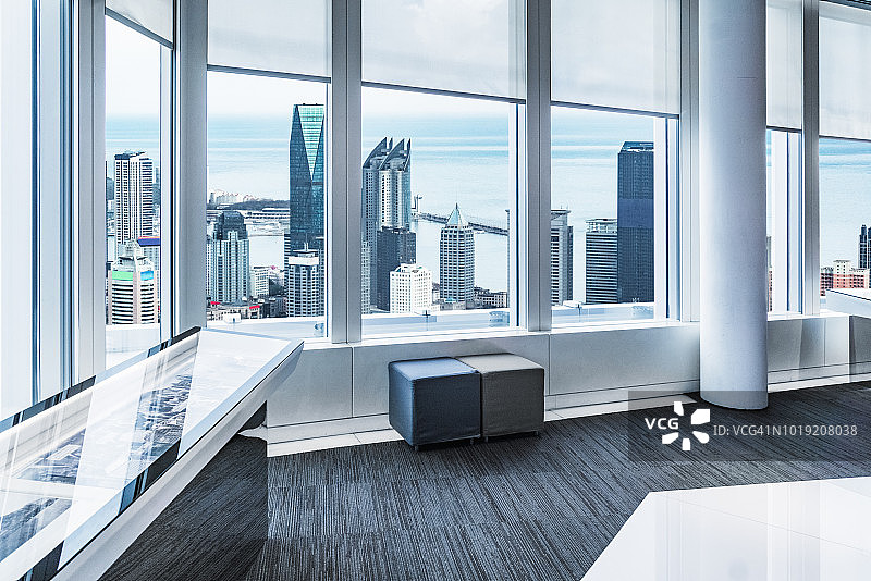 窗户视野：大连现代城市图片素材