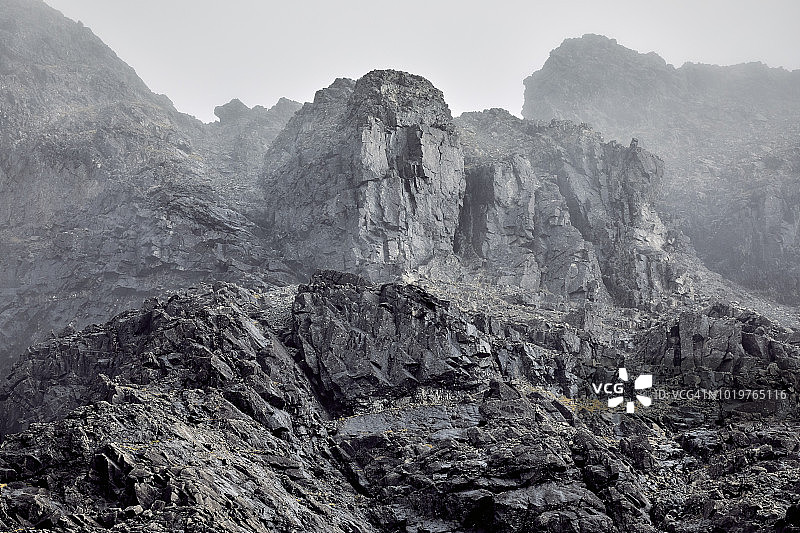 斯凯岛奎林山脊，雾气缭绕图片素材