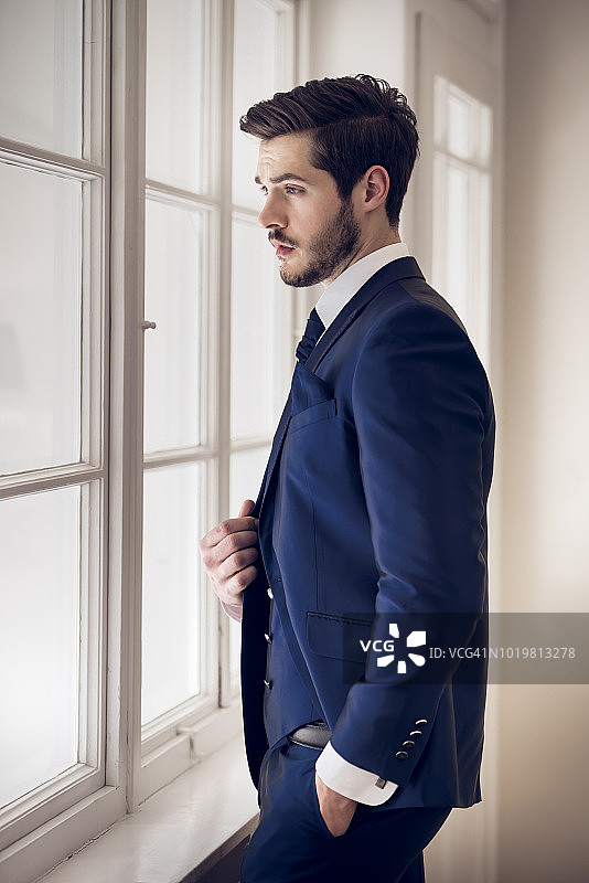 穿着讲究的男人图片素材