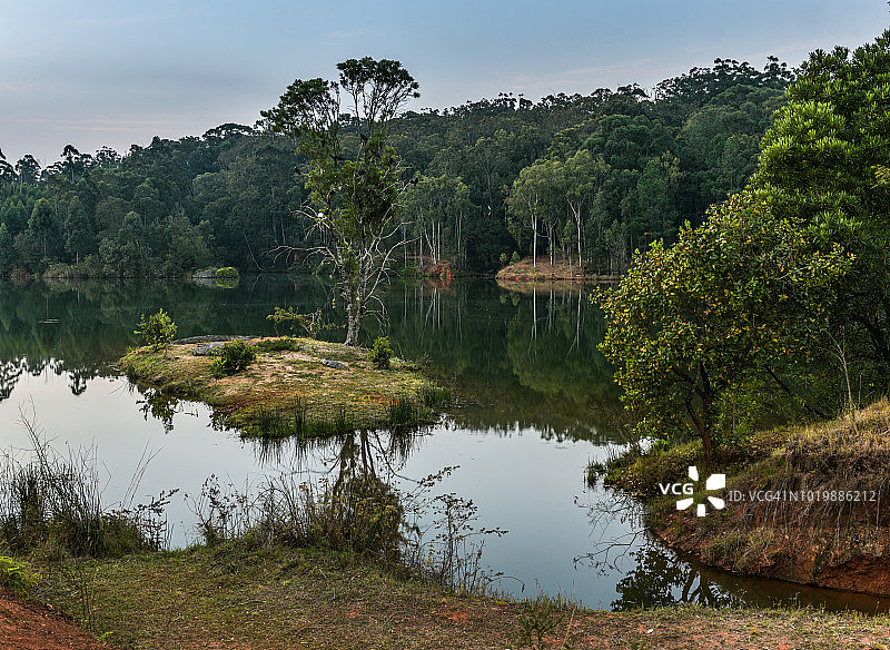 姆利拉瓦内静止的湖面图片素材