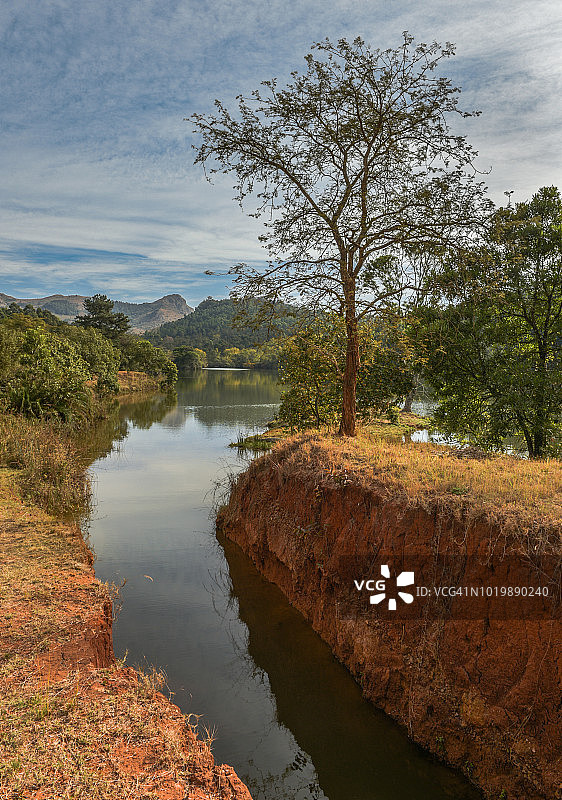 湖上的清晨图片素材